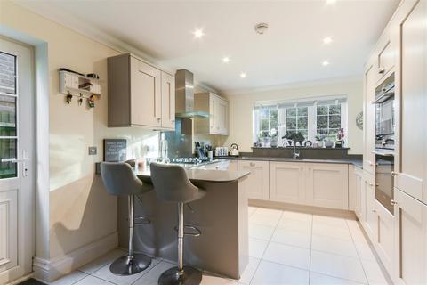 4 bedroom detached house for sale, Stanton Grove, Tadworth