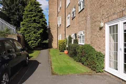 1 bedroom apartment for sale, Sopwith Avenue, Chessington, KT9