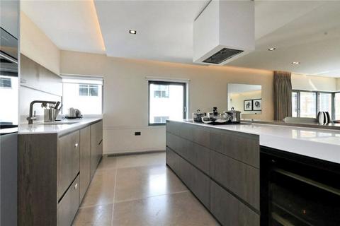 3 bedroom flat to rent, Babmaes Street, St.James's, London