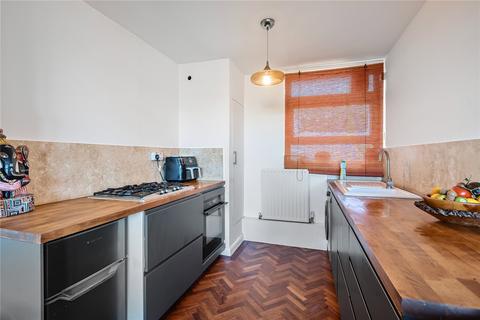 199 Hampson Way, London, SW8 1HU