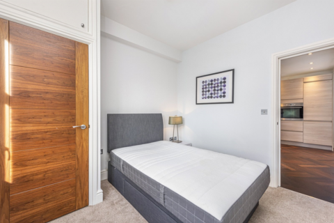 2 bedroom flat to rent, Hallam Court, 77 Hallam Street, London