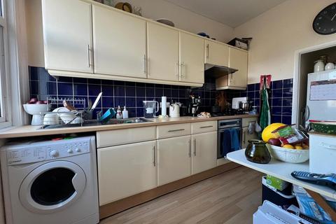 2 bedroom apartment to rent, Sunningfields Cresent, Hendon, London, NW4