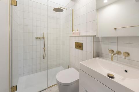 3 bedroom flat to rent, Windmill Street, London