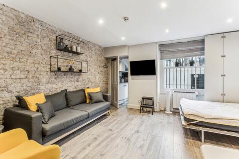 Studio to rent, Oakley Square, Camden, London