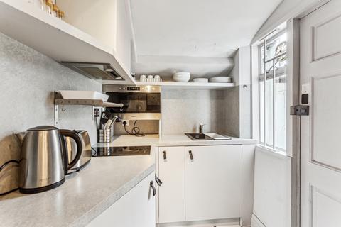 Studio to rent, Oakley Square, Camden, London