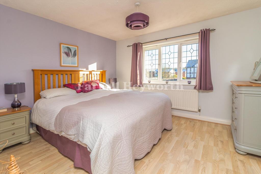 Bedroom 1 image 2
