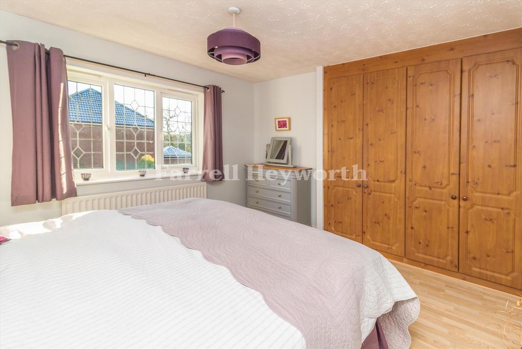Bedroom 1 image 3