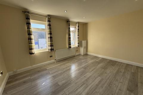 1 bedroom flat to rent, Hanworth Road, Hounslow TW3