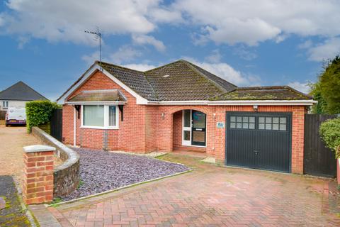 2 bedroom detached bungalow for sale, SHOLING! WOW FACTOR KITCHEN! FOUR PIECE BATHROOM SUITE!