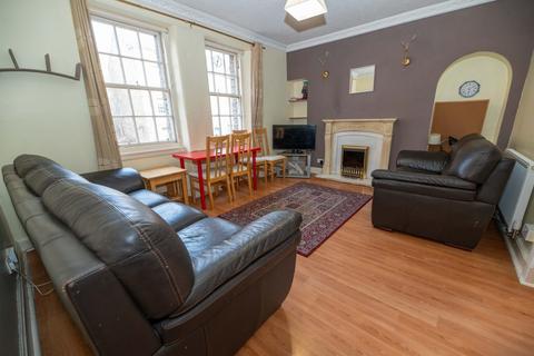 3 bedroom flat to rent, 1248L – Buccleuch Street, Edinburgh, EH8 9NE