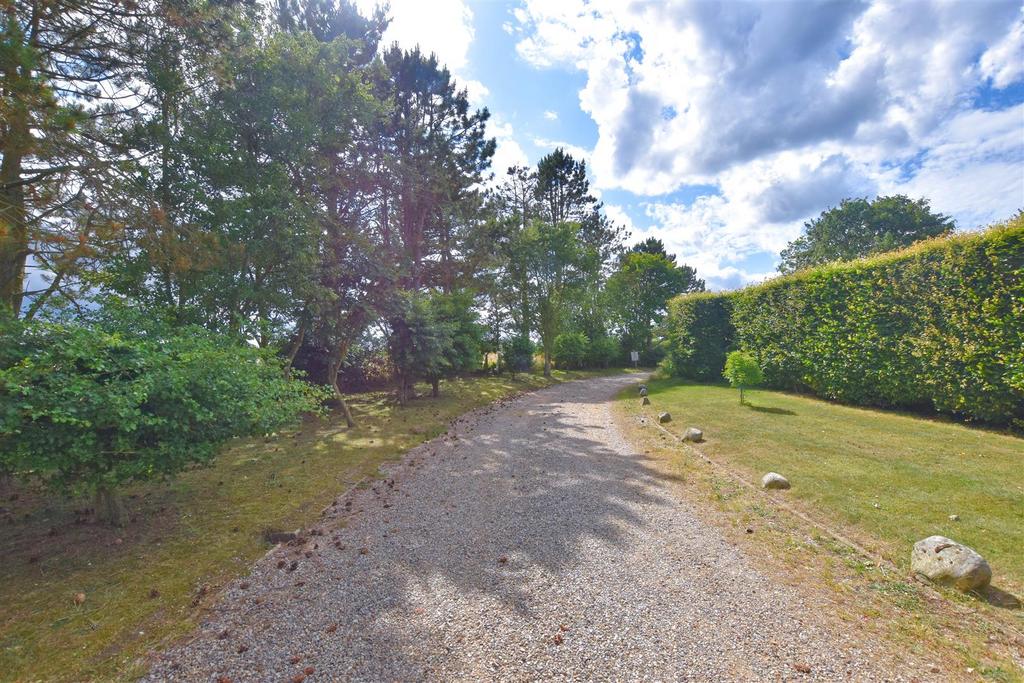 Fieldfare Drive 2.jpg
