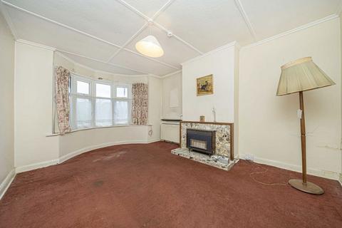 2 bedroom bungalow for sale, Sheringham Avenue, Whitton TW2