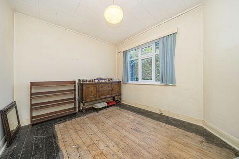 2 bedroom bungalow for sale, Sheringham Avenue, Whitton TW2