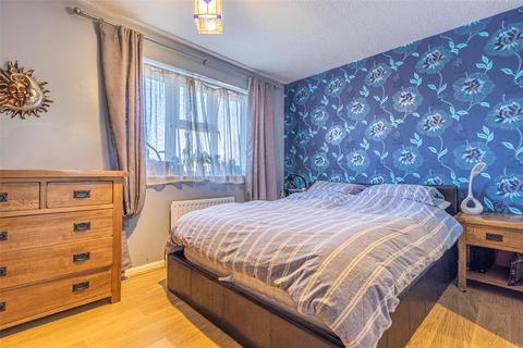 6 Bergman Close, Swindon, SN25 4XQ