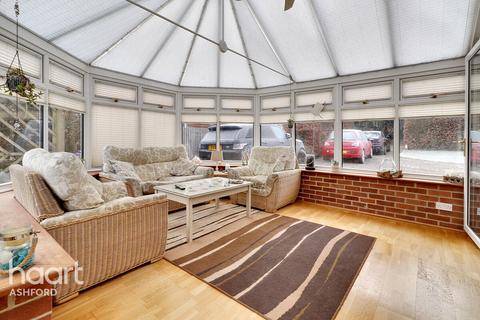 5 bedroom detached bungalow to rent, Berwick Lane, HYTHE