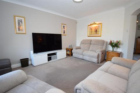 3 bedroom semi-detached house for sale, Beaconglade, South Shields