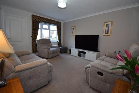 3 bedroom semi-detached house for sale, Beaconglade, South Shields