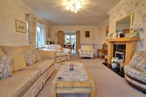 4 bedroom detached bungalow for sale, West Street, Leven, Beverley