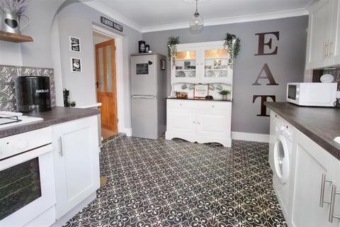 18 Lampits Hill, Corringham, Stanford-le-hope, SS17 9AN