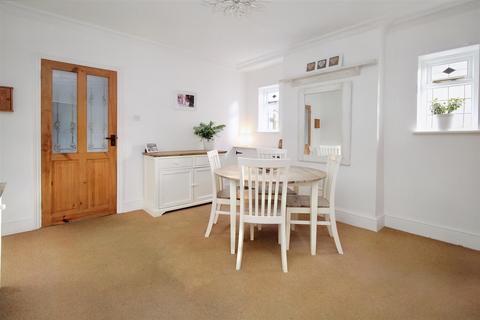 18 Lampits Hill, Corringham, Stanford-le-hope, SS17 9AN