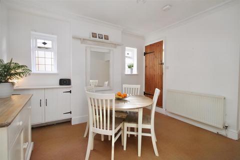 18 Lampits Hill, Corringham, Stanford-le-hope, SS17 9AN