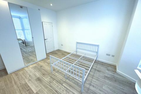 Studio to rent, Elgin Road, Ilford IG3