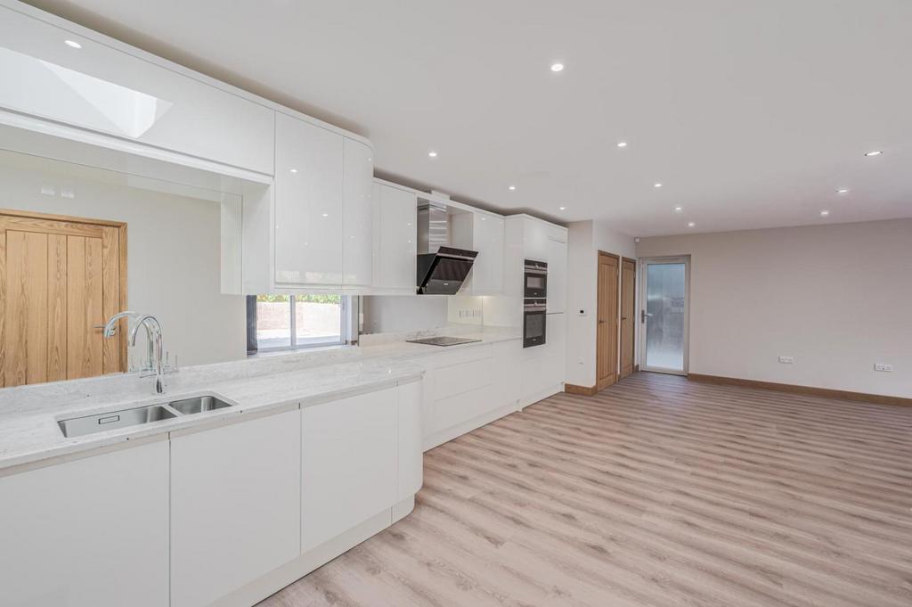 Kitchen Area 1