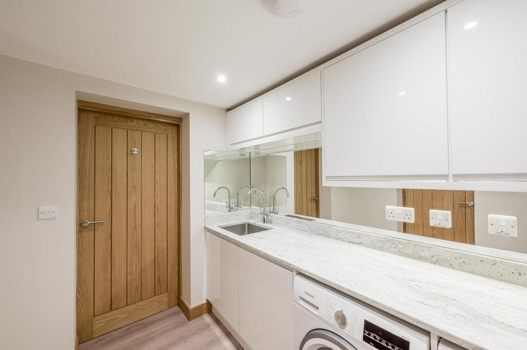 Utility Room 2