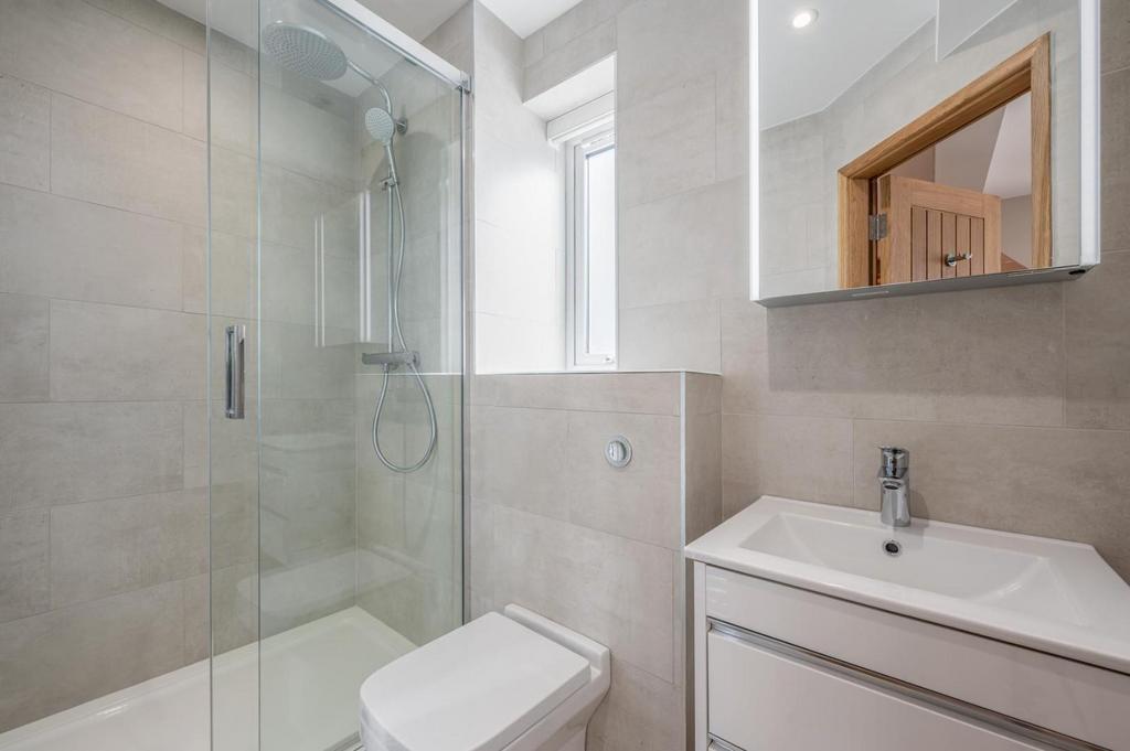En-Suite 2