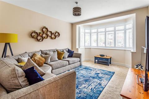 6 Cray Avenue, Ashtead, KT21 1QX