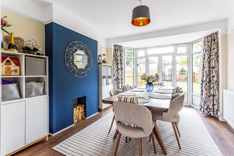 6 Cray Avenue, Ashtead, KT21 1QX