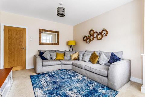 6 Cray Avenue, Ashtead, KT21 1QX