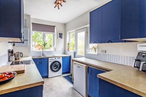 6 Cray Avenue, Ashtead, KT21 1QX