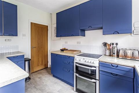 6 Cray Avenue, Ashtead, KT21 1QX