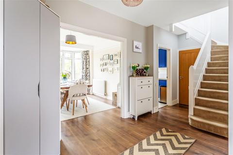 6 Cray Avenue, Ashtead, KT21 1QX