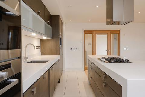 Flat 5, Glenwood House Wayneflete Place, Esher, KT10 8BP