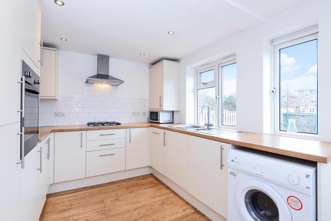 4 bedroom semi-detached house to rent, Potternewton Lane, Leeds LS7