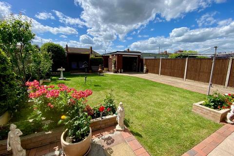 2 bedroom semi-detached bungalow for sale, Highland Way, Oulton Broad, Lowestoft, NR33