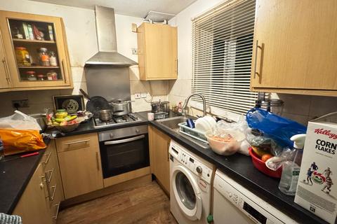 2 bedroom flat for sale, Hainault Street, Ilford IG1