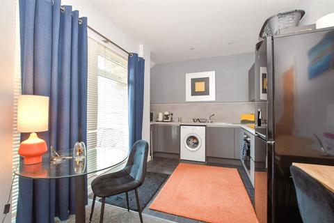 1 bedroom apartment for sale, Church Road, Chichester, West Sussex