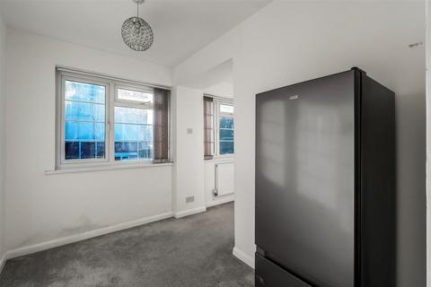 2 bedroom maisonette for sale, Gatton Close, South Sutton