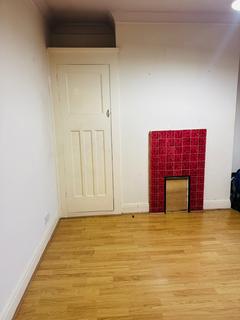 3 bedroom terraced house to rent, Drake Road, Harrow HA2