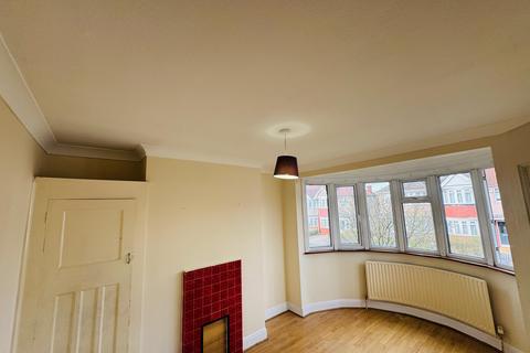 3 bedroom terraced house to rent, Drake Road, Harrow HA2