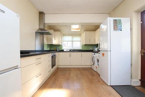 5 bedroom house to rent, Court Road, Bristol BS7