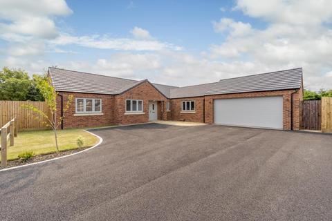 4 bedroom detached house for sale, Carmela Close, Weston