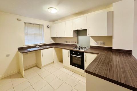 4 bedroom terraced house to rent, Brize Avenue, kingsway, Gloucester, GL2