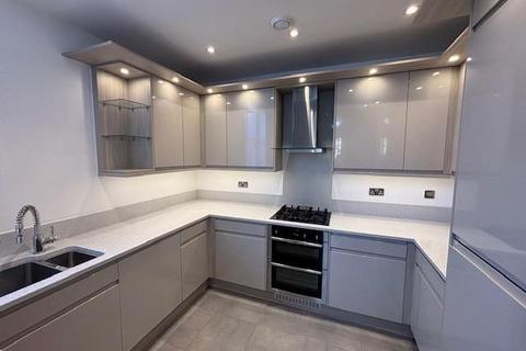 3 bedroom apartment to rent, Turnstone Avenue, Didsbury, Manchester