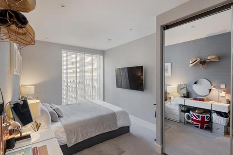 3 bedroom apartment to rent, Delphini Apartments, St. Georges Circus, London SE1