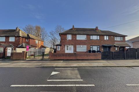 2 bedroom semi-detached house to rent, Nesfield  Road, Leeds LS10