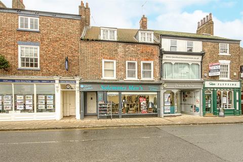 Retail property (high street) to rent, Retail Unit, 9 Queen Street